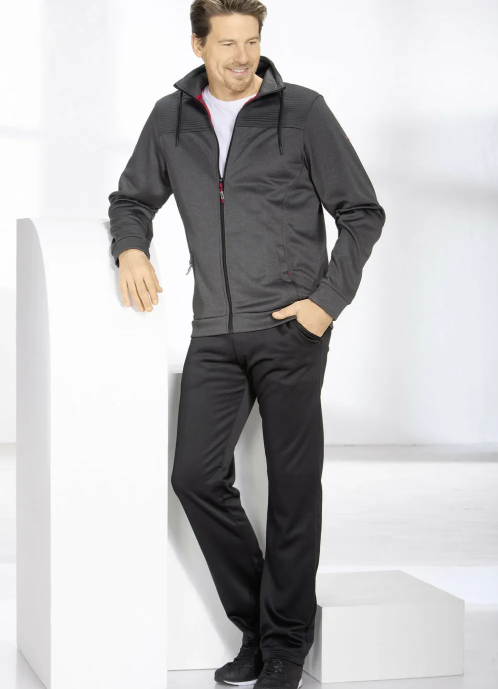 Freizeitanzug von „LPO“