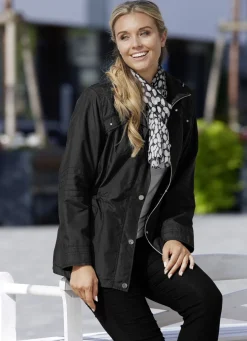 Funktionsjacke mit abnehmbarer Kapuze