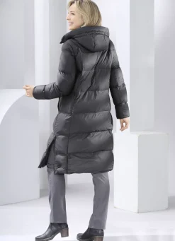 Funktionsmantel mit fester Kapuze