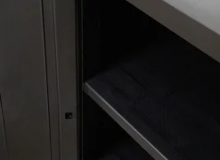 Geräteschrank Garage mit Holzlamellen-Effekt