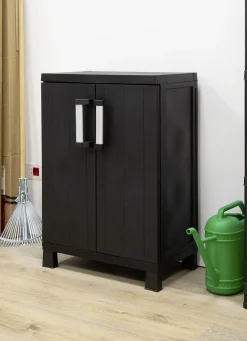 Geräteschrank Garage mit Holzlamellen-Effekt