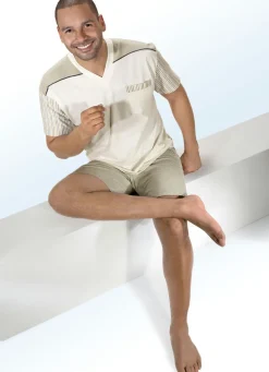 Götting Shorty mit V-Ausschnitt und Brusttasche