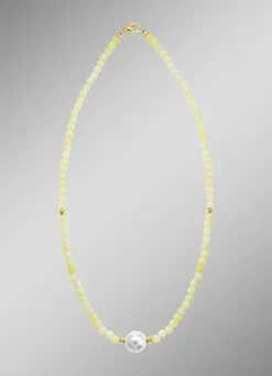 Halskette mit Perlenschimmer und Edelsteinglanz