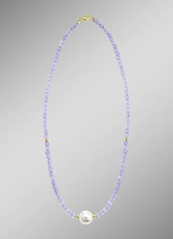 Halskette mit Perlenschimmer und Edelsteinglanz