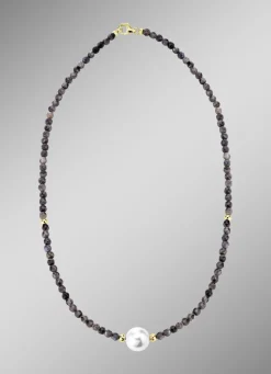 Halskette mit Perlenschimmer und Edelsteinglanz