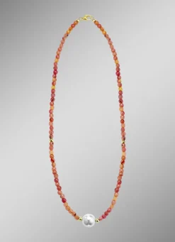 Halskette mit Perlenschimmer und Edelsteinglanz