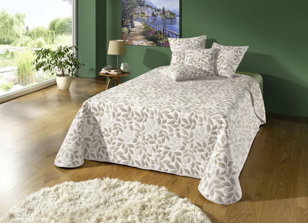 Hochwertige Tagesdecke mit Bandeinfassung