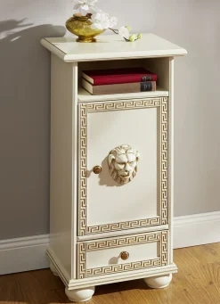 Hochwertiges Möbelprogramm mit Verzierungen