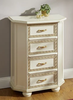 Hochwertiges Möbelprogramm mit Verzierungen