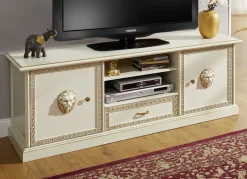 Hochwertiges Möbelprogramm mit Verzierungen