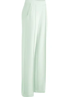 Hose in modischer Weite