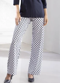 Hose mit ausdrucksstarker Dessinierung