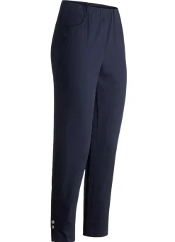 Hose mit dekorativen Zierknöpfen