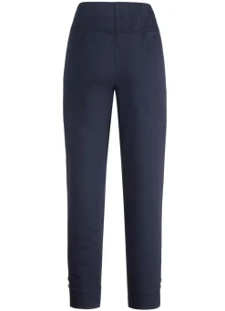 Hose mit dekorativen Zierknöpfen