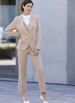 Hosenanzug mit doppelreihig geknöpftem Blazer