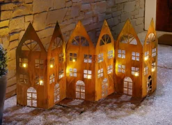 Häuser-Silhouette in Rostoptik mit integrierter Lichterkette