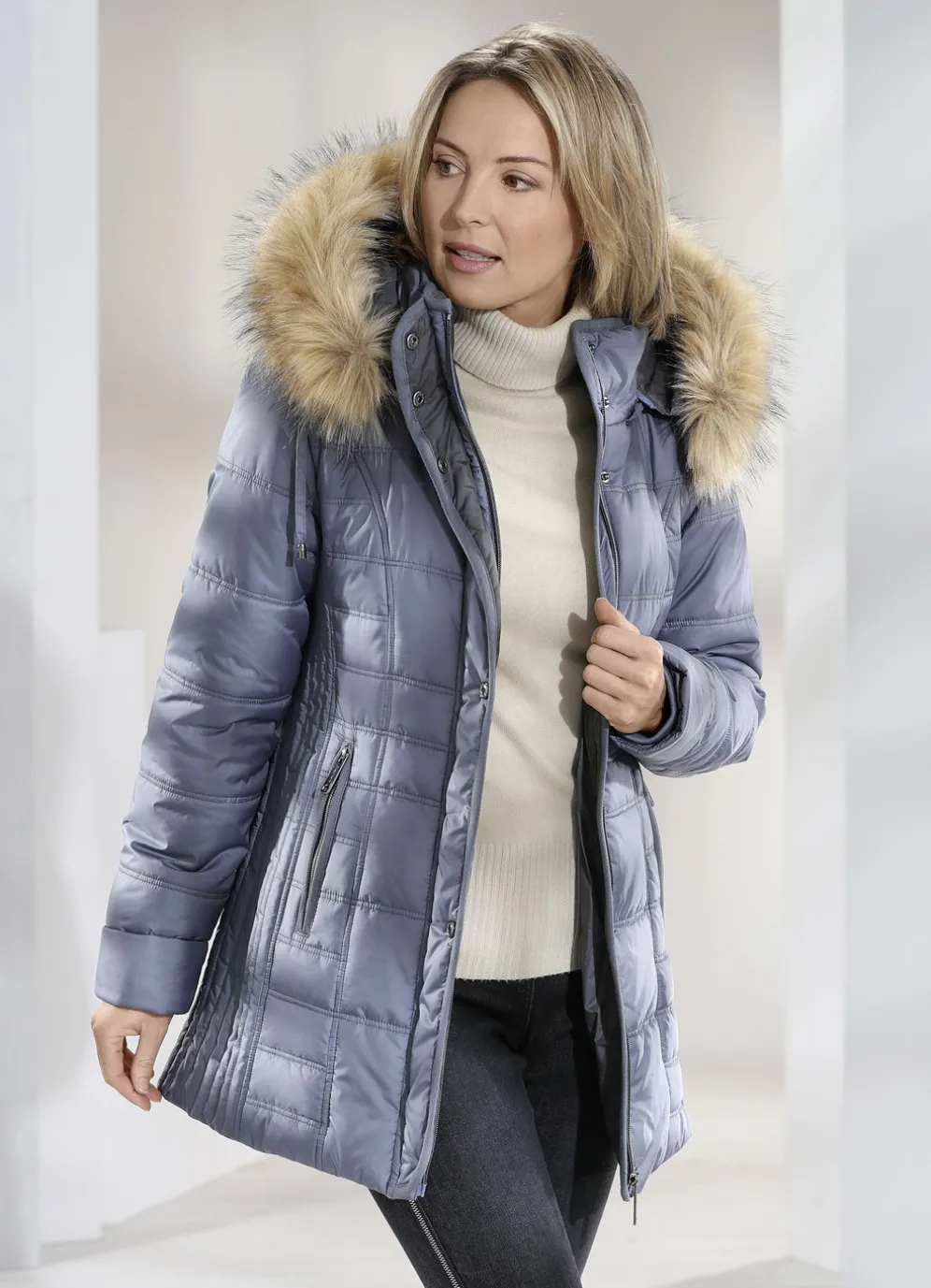 Jacke mit abnehmbarer Kapuze