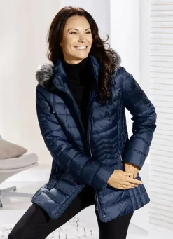 Jacke mit abnehmbarer Kapuze