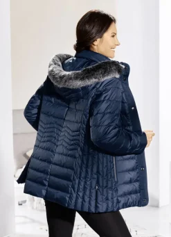 Jacke mit abnehmbarer Kapuze