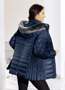 Jacke mit abnehmbarer Kapuze