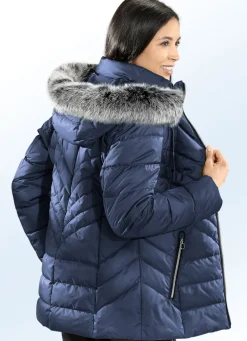 Jacke mit abnehmbarer Kapuze