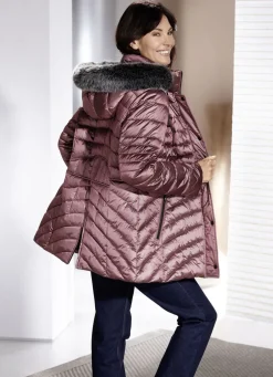 Jacke mit abnehmbarer Kapuze