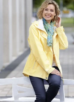 Jacke mit abnehmbarer Kapuze