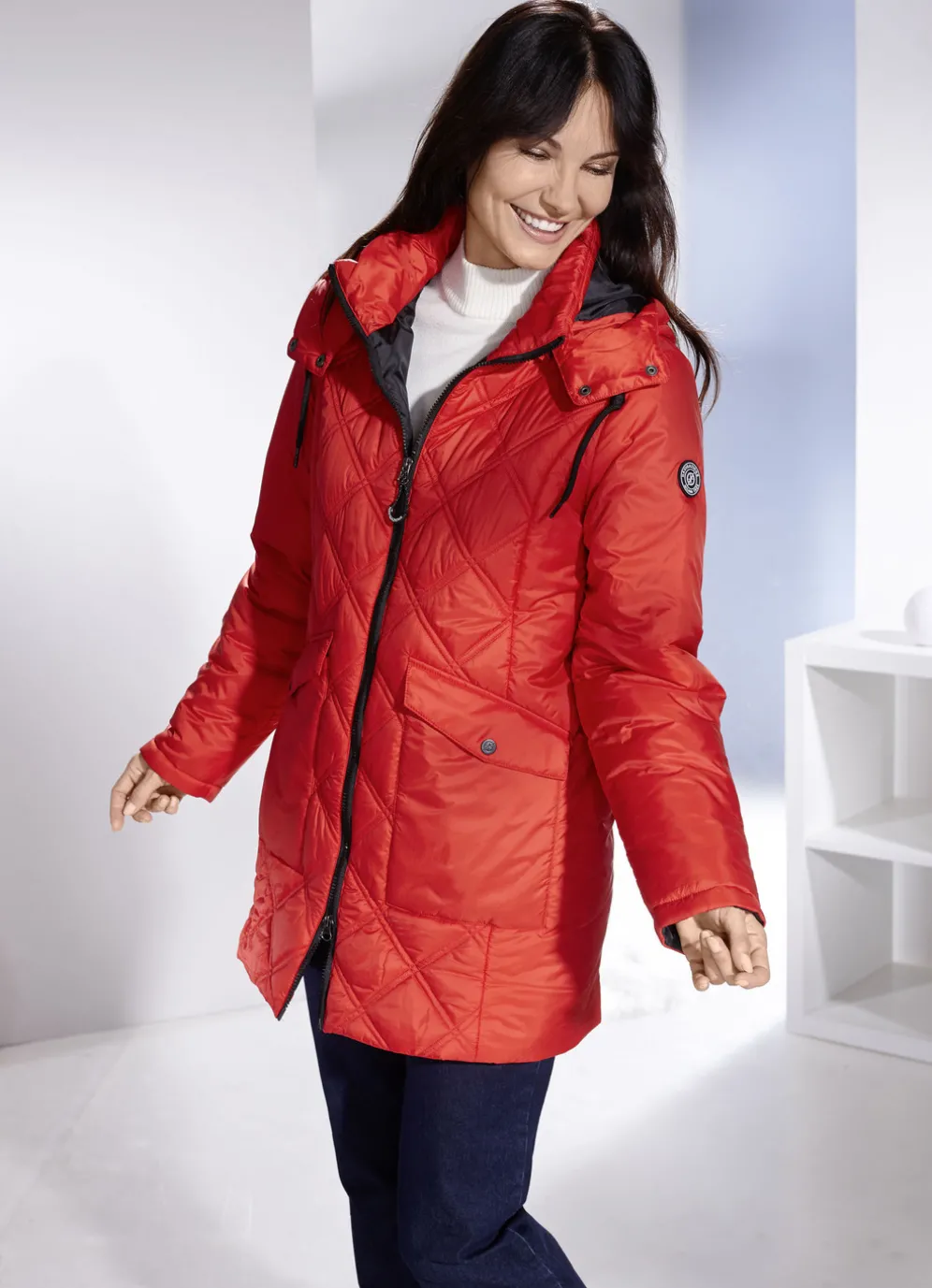 Jacke mit abnehmbarer Kapuze