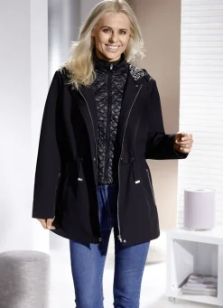 Jacke mit fester Kapuze