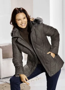 Jacke mit figurfreundlicher Längssteppung seitlich