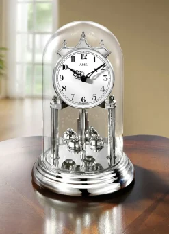 Jahresuhr mit Drehpendeltechnik