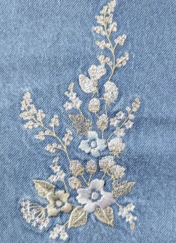 Jeans mit floraler Stickerei