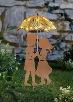 Kinderpaar unter Solarschirm