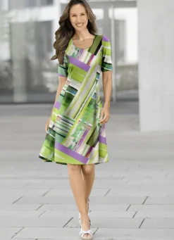 Kleid in schwingender Form