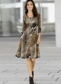 Kleid in schwingender Schlupfform