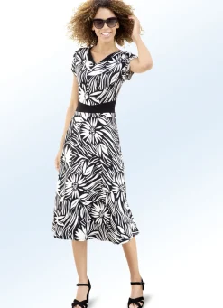 Kleid mit aparter Kragenlösung