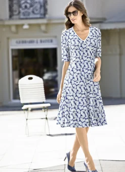 Kleid mit ausgestelltem Rockteil