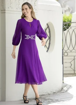 Kleid mit funkelnder Schmuckstein-Applikation