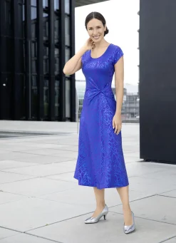 Kleid mit raffinierter Knotenoptik