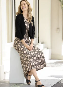 Kleid mit schwarzem Zierband