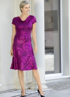 Kleid mit Wasserfallkragen