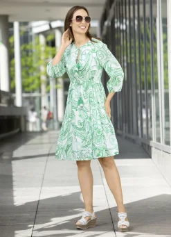 Kleid mit Zierperlen und Quasten