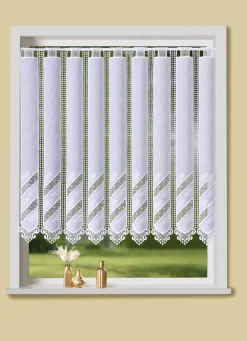 Kleinfenster-Store mit Macramé-Abschluss