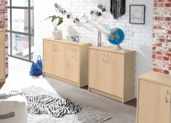 Kombifreundliche Kommode mit silberfarbenen Griffen