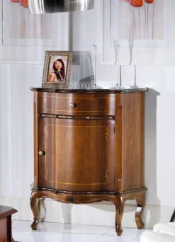 Kommode mit Intarsien-Arbeiten an den Fronten