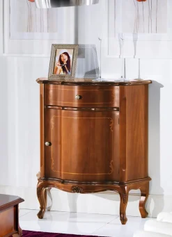 Kommode mit Intarsien-Arbeiten an den Fronten