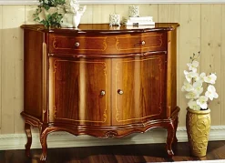 Kommode mit Intarsien-Arbeiten an den Fronten