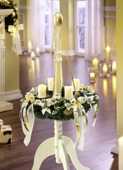 Kranzständer aus hochwertigem Holz