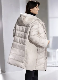 Kurzmantel in aktuellem Materialmix