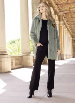 Kurzmantel mit aufgesetzten Taschen